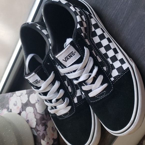 VANS - Picture 3 of 3